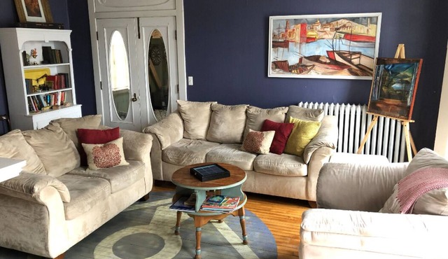 5 minute walk to downtown. Cozy family sized home with everything you need.