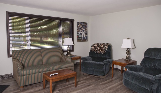 5 minute walk to Lambeau field