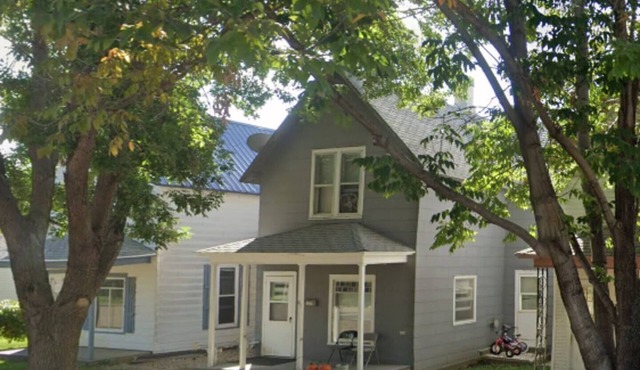5 minute walk to the Capitol State and surroundings!
