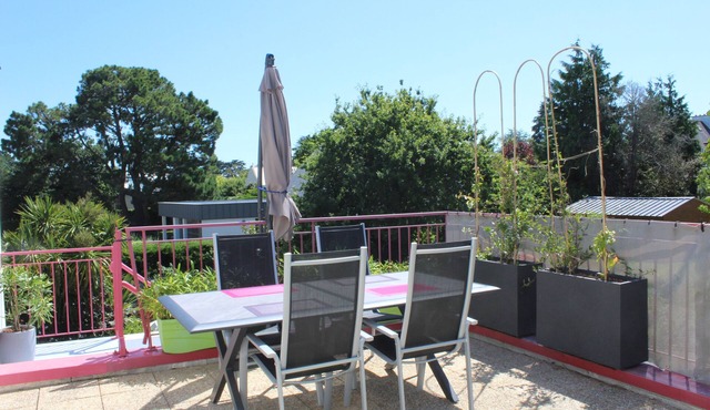 5-minute walk to the sea, apartment with terrace