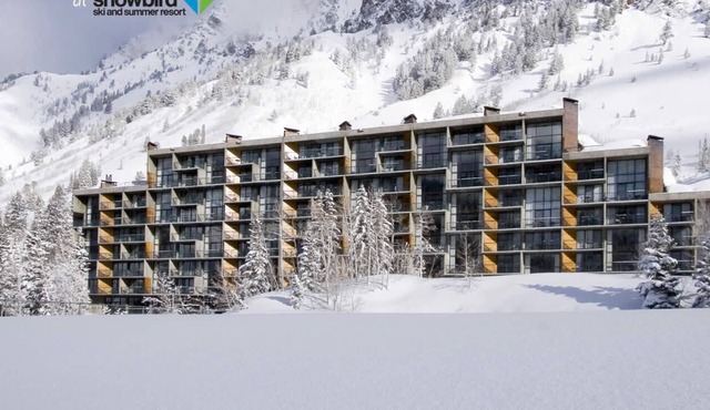 5 minute walk to the Wilbere ski lift. Family-sized condo with pool & game room
