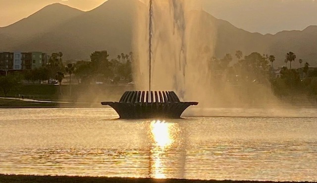 5 minute walk to Fountain Park world famous Fountain