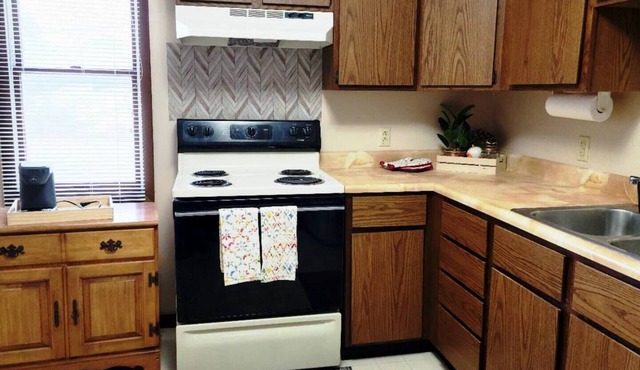 5 minutes away from Campus and Statefarm Stadium, 2min away from Willard Airport