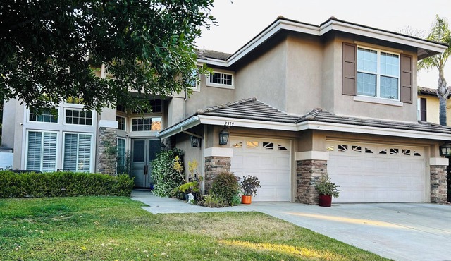 5 minutes away from Safari Park Family sized home Located in gated community