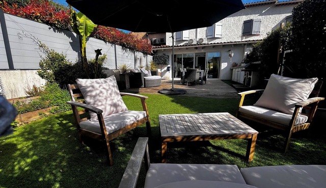 5 minutes from the sea