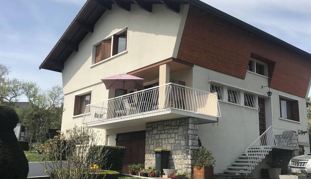 5 minutes from Annecy? Apartment on 2nd floor of a house with large garden