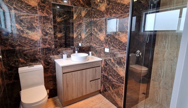 5 minutes from the beach. nFamily sized with full kitchen and facilities