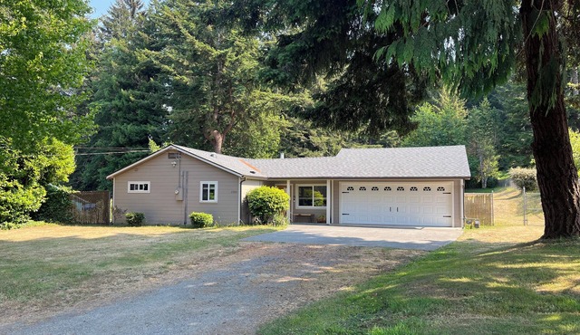 5 minutes from Beaches and the Redwoods