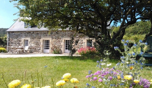 5 minutes from beaches (Douarnenez-Crozon), holiday cottage, family hideaway.