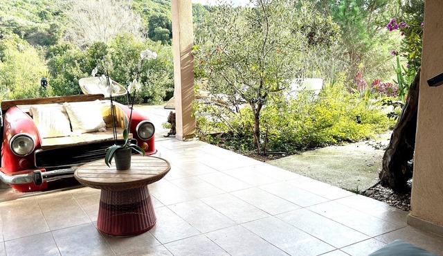 5 minutes from the beach, beautiful studio in a quiet, secure residence