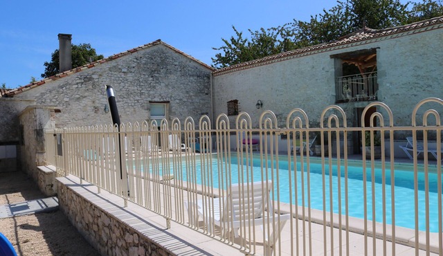 5 minutes from the medieval village, classified as one of France's most beautiful villages, air-conditioned house,