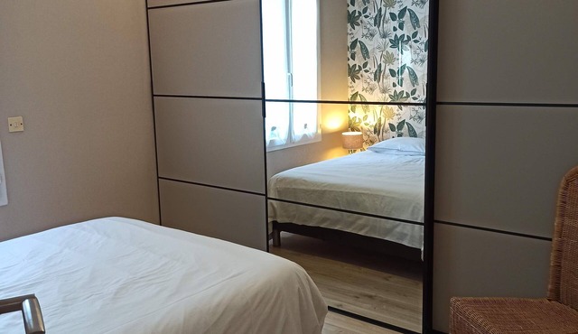 5 minutes from the old port of La Rochelle, apartment with private park and swimming pool