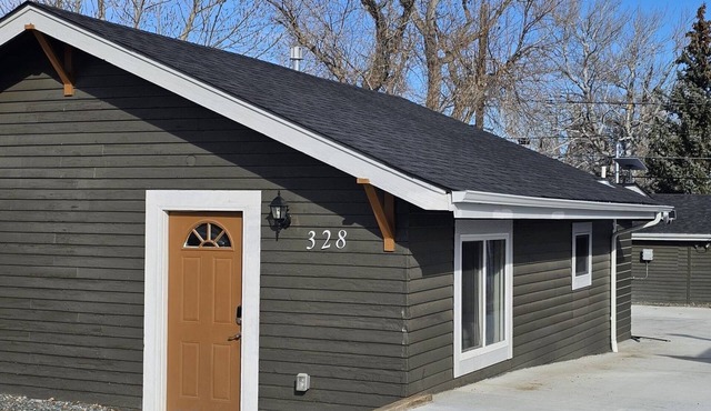5 MINUTES FROM HOSPITAL. Centrally located charming 2-bedroom house in Casper.