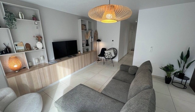 5 minutes from Lake Annecy, lovely 5-person apartment with terrace, private parking