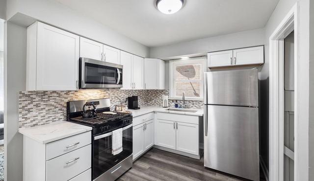 5 minutes from Midway Int'l Airport Single Family Home.