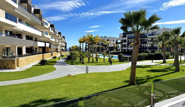 5 minutes from the beach! Luxury apartment, spacious terrace and right by pool!