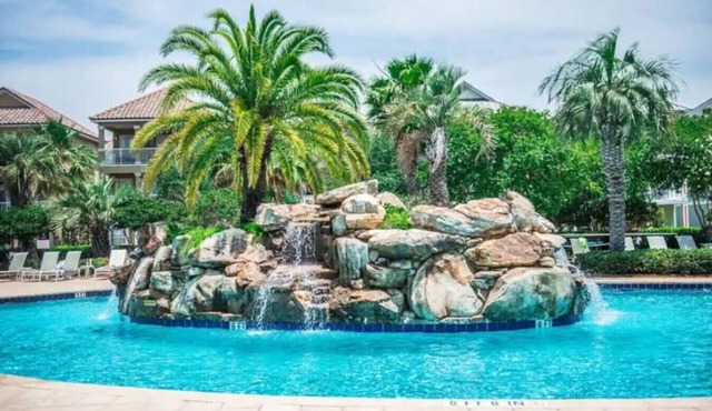 ☛5 Minutes from the Beach★ Pool/Hot Tub★ Stocked☚