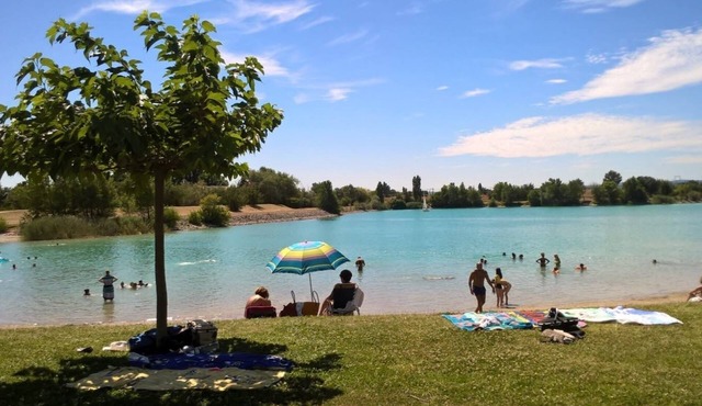 5 minutes from the crocodile farm and the TRICASTIN site