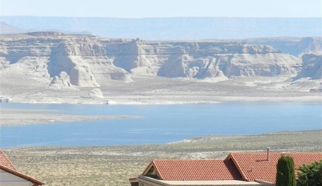 5 Minutes From The Lake! Million Dollar Views!