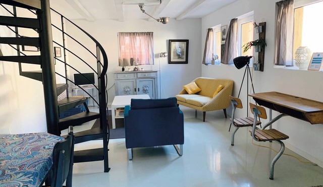 5 minutes from the station, 70 m2 house in a small village. Ideal for family/work