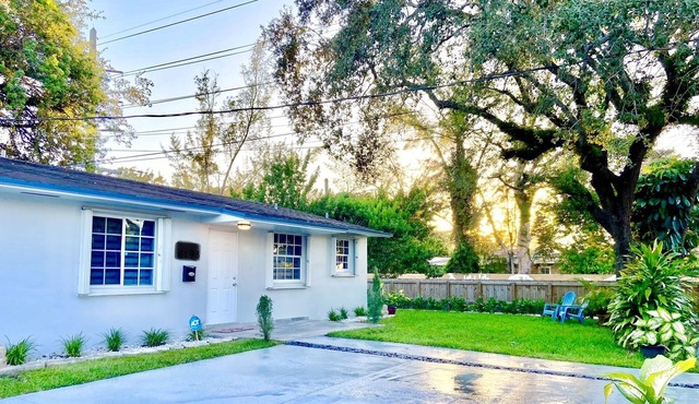 5 Minutes from Univ Miami renovated home family friendly Free Parking
