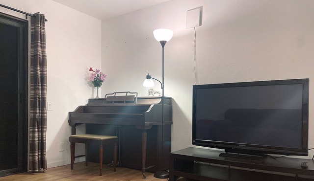 5 minutes to 880, near Hi-tech Tesla, walking distance to shopping