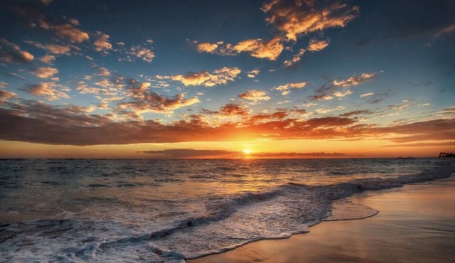 5 Minutes to beach! Golf Cart included with stay.