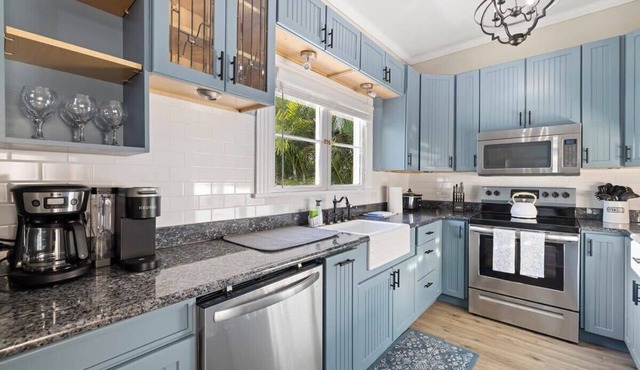 5 Minutes to Beach ~ Putting Green ~ Pool ~Hot Tub