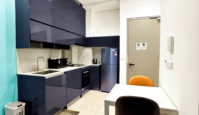 5 minutes to Bukit Bintang! Couple studio Apartment/Infinity pool/Metro station.