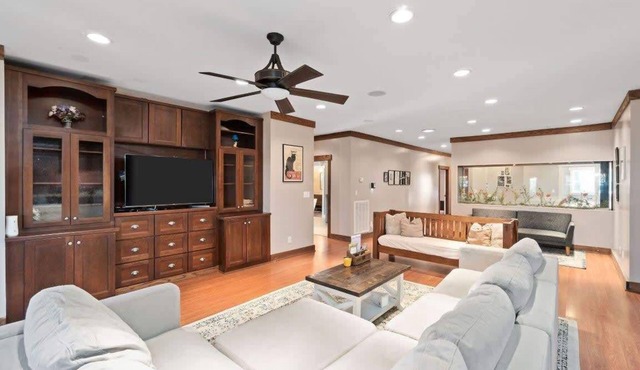 5 Minutes to Campbell - Clarksville Craftsman