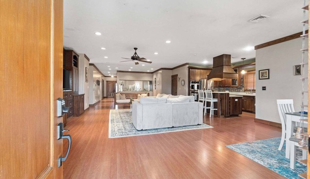 5 Minutes to Campbell - Clarksville Craftsman