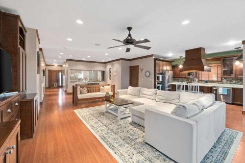 5 Minutes to Campbell - Clarksville Craftsman