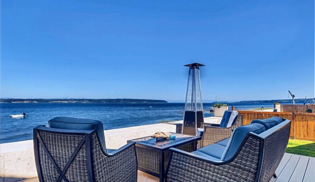 5 minutes to downtown Langley I Beach front I Whale Watch I Dogs Ok