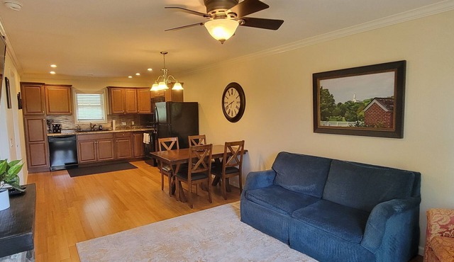 5 Minutes to Downtown Nauvoo - Great Spot for Young Families - Some Stairs