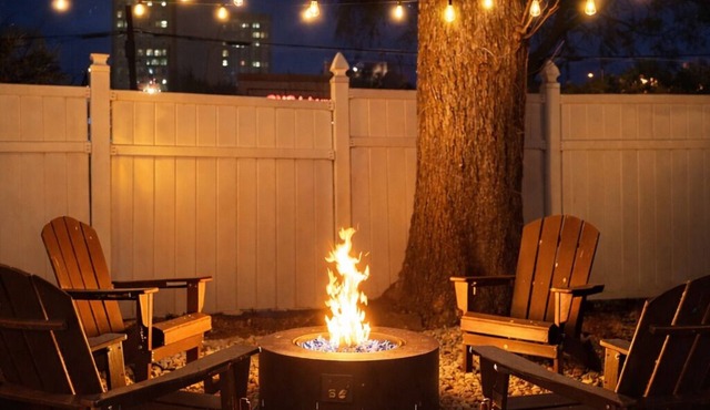 5 Minutes to Downtown! Spa+Campfire