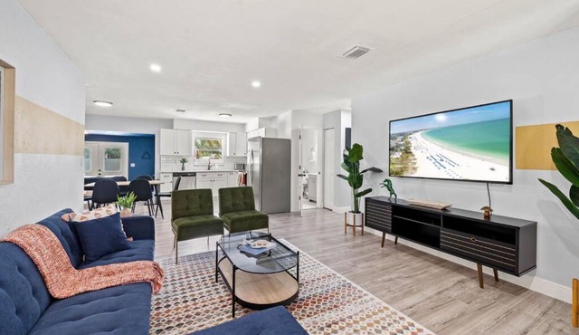 5 minutes to FL State Fairgrounds; Spacious home