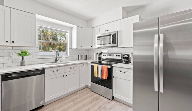 5 minutes to Florida State Fairgrounds, Spacious home with game room and patio