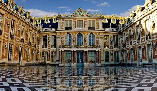 5 Minutes to Versailles