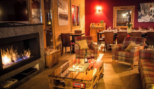 5 minutes to gondola, spectacular valley views, hot tub, Samoens/Verchaix