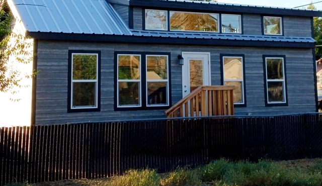 5 minutes to Lake Almanor! Cozy cabin -Brand new construction!