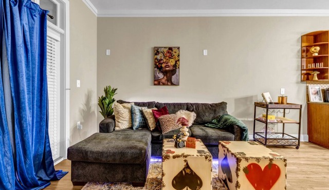 5 Minutes to Lenox Mall: Sleeps 8