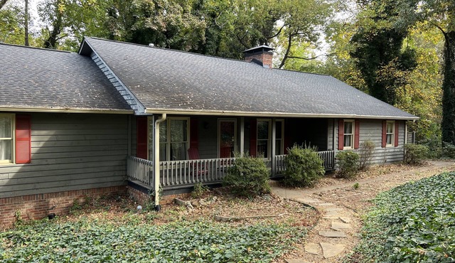 5 minutes to Marietta Square! Cozy, spacious home overlooking a wooded back yard