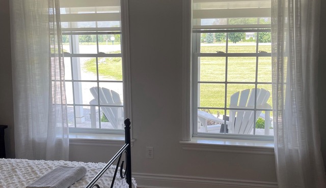 5 minutes to Picton downtown w/beach pass! PEC apartment with backyard space