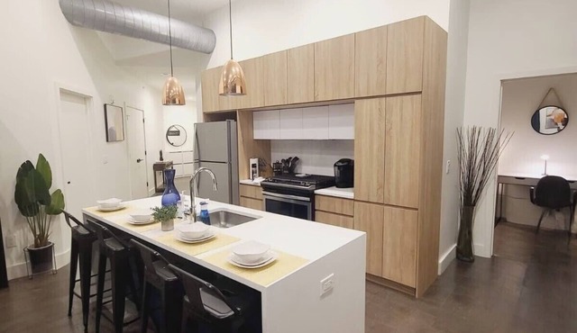 5 Minutes to Prudential Center.Luxury 1BR King*20 min