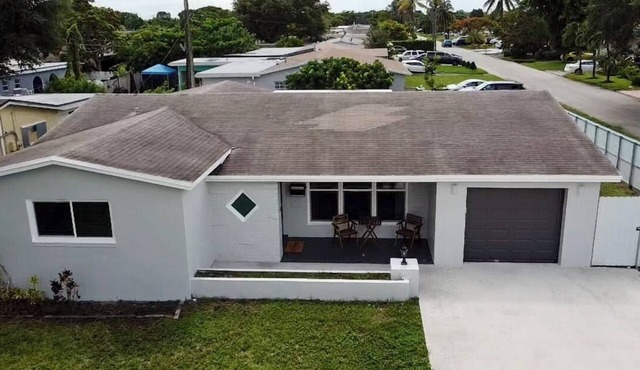 5 minutes to Sunlife stadium! Near beaches, completely remodeled.
