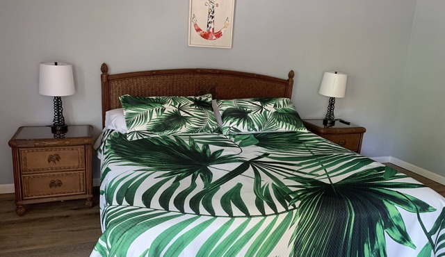 5 minutes to the beach! Quiet home with a wonderful outdoor space