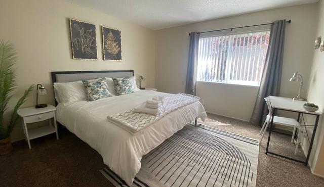 5 minutes walk to downtown Lafayette!