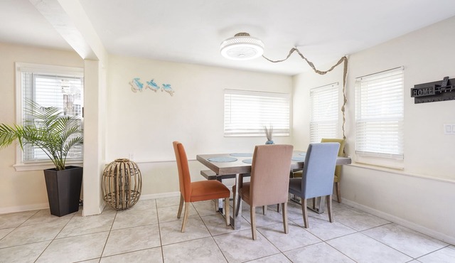 5 minutes walk to beach 4BR/2baths
