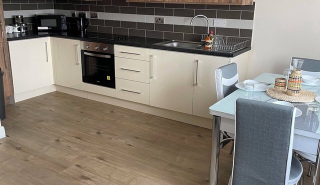 5 minutes walk to Wembley Stadium. Wembley Stunning Modern Apartment