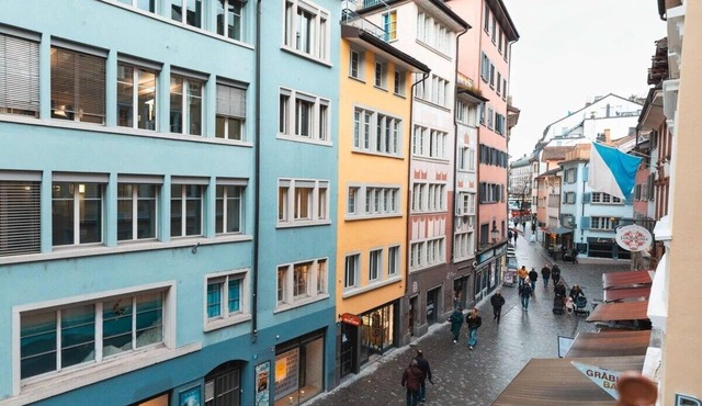 5 minutes walk to Zurich Main Train Station. City Center Apt. in Old town Zurich